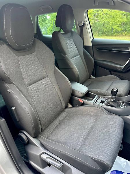 Škoda Karoq (2019) 1.6 TDI 2019 VELKY SERVIS - fotka 25 z 37