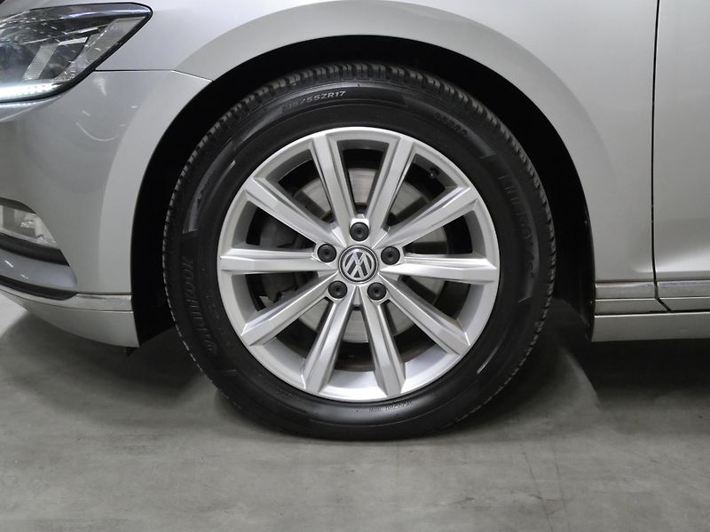 Volkswagen Passat - fotka 10 z 25
