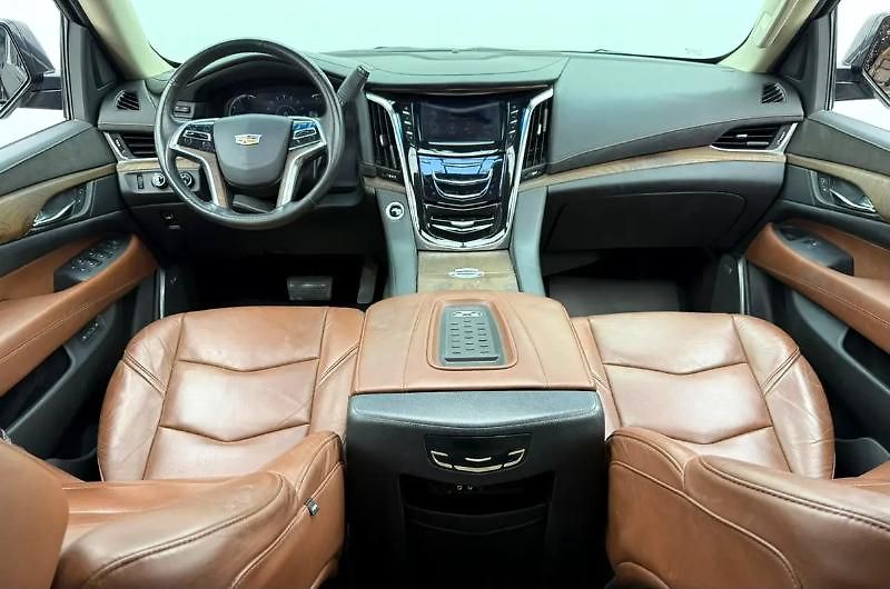 Cadillac Escalade (2016) TOP SUV - fotka 16 z 19
