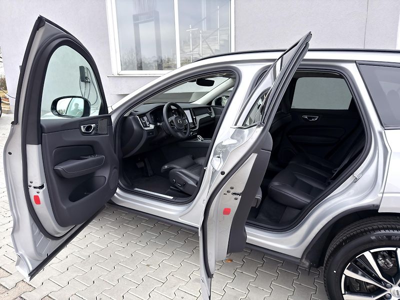 Volvo XC60 B5 AWD PLUS DARK /ventil. sed. - fotka 11 z 48