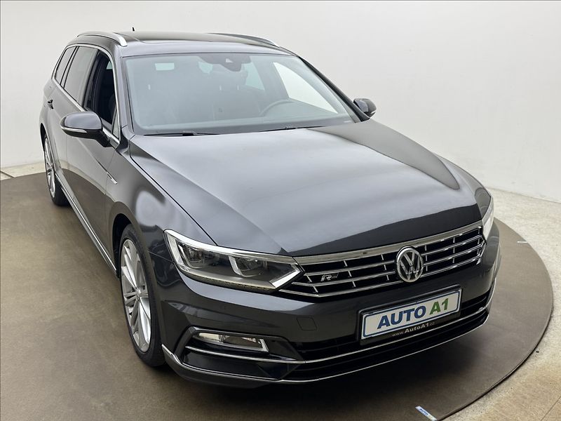 Volkswagen Passat 2,0 R-LINE DSG 4X4 VC DCC PANO - fotka 3 z 41