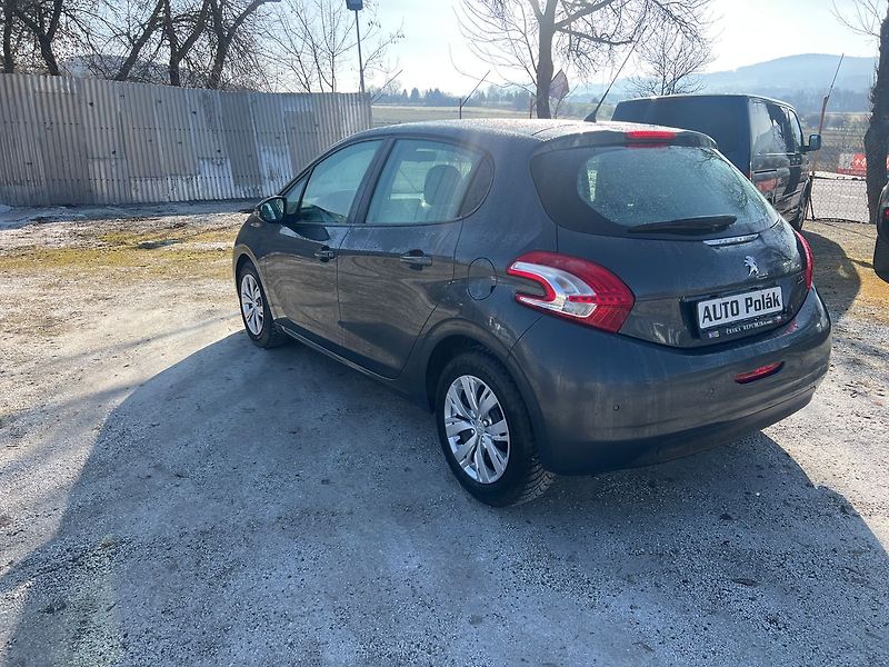 Peugeot 208 1.2VTI - fotka 10 z 14