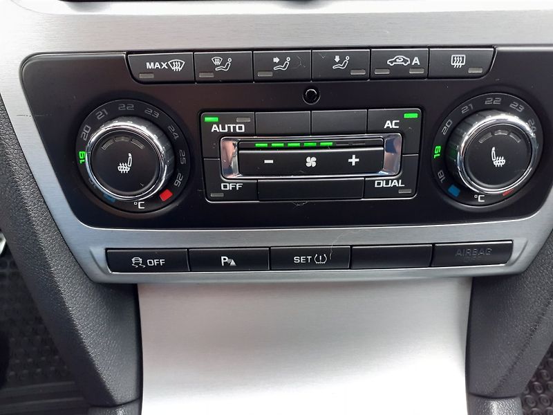 Škoda Octavia (2011) KOMBI 2.0 TDi RS - fotka 12 z 26
