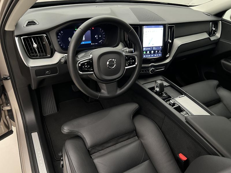 Volvo XC60 B4 AWD DARK PLUS AUT - fotka 4 z 39