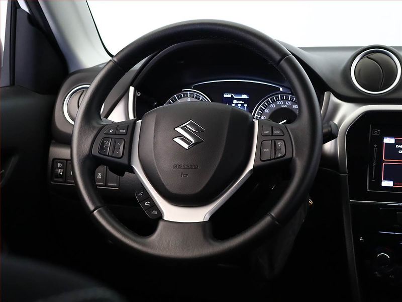 Suzuki Vitara (2019) 1.4 BoosterJet, Automat - fotka 14 z 17
