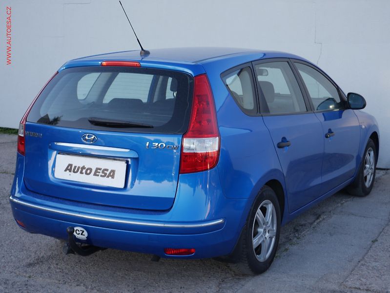 Hyundai i30 (2008) 1.6i, ČR, AC, tažné - fotka 6 z 16