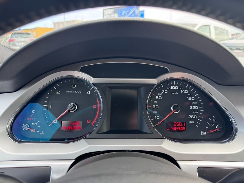 Audi A6 (2009) 2,7 TDI V6 140 KW MANUÁL SLINE - fotka 23 z 43