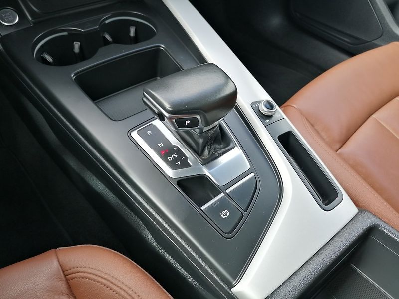 Audi A4 (2022) 2.0 35 TDi 120 kW,Pano,Kůže - fotka 12 z 35