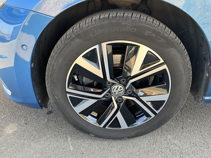 Volkswagen Touran (2020) 2.0TDI DSG VÝB*13000€ HIGHLINE - fotka 43 z 48