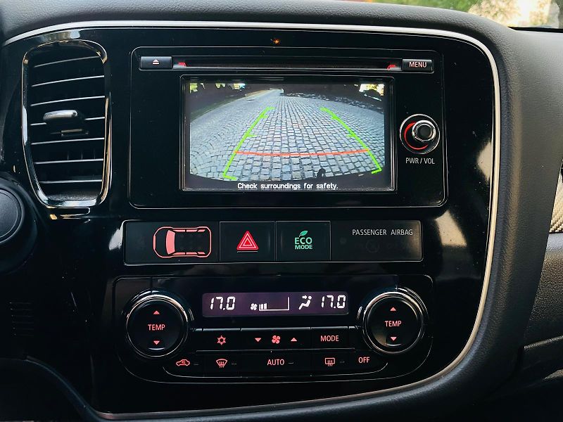 Mitsubishi Outlander 2.0i 1.MAJITEL KAMERA TAŽNÉ - fotka 34 z 43