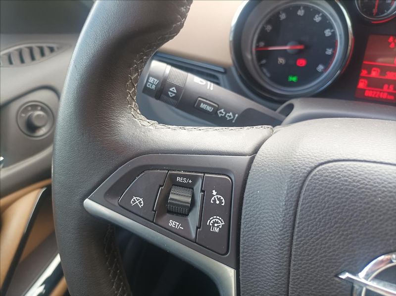 Opel Zafira 1,4 Turbo Cosmo - fotka 14 z 19