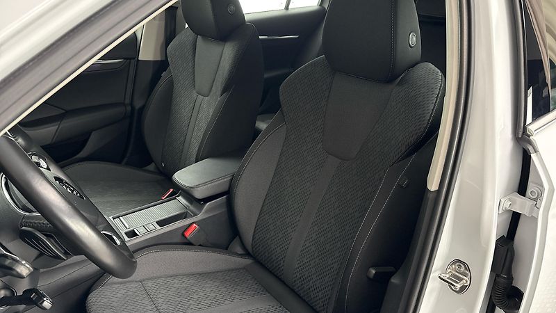 Škoda Octavia 2.0 TDI DSG Style Combi - fotka 15 z 27