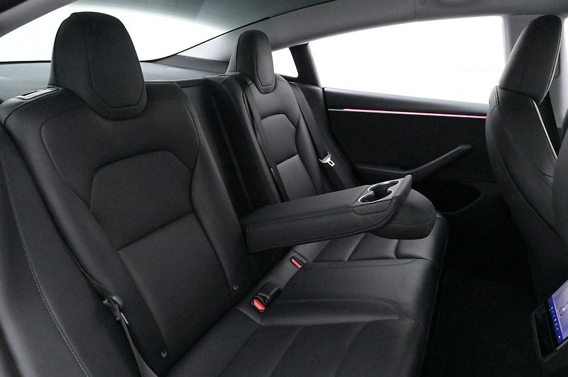 Tesla Model 3 Long Range AWD SoH 93% - fotka 21 z 26
