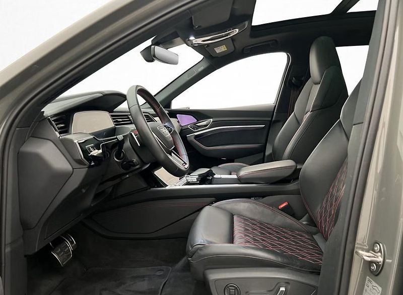 Audi Q8 e-tron 55 Q 360k Pano Matrix 4 zóny   - fotka 9 z 36