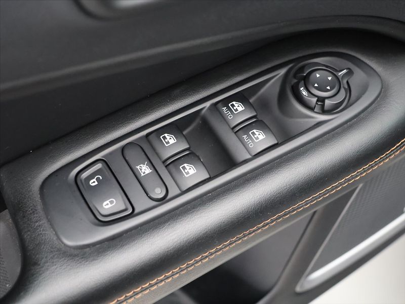 Jeep Compass 1,4 MultiAir Aut. 4WD Limited - fotka 14 z 23