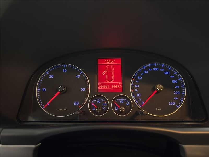 Volkswagen Touran 2,0   TDI DSG 103KW HIGHLINE - fotka 13 z 34