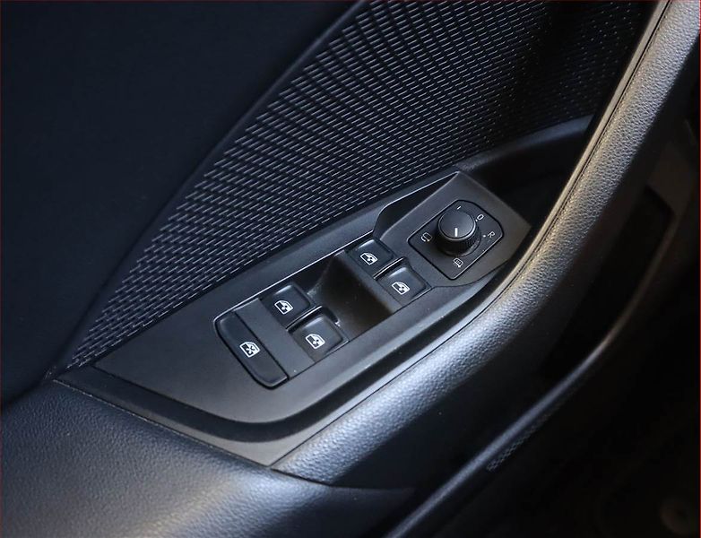 Škoda Octavia (2023) Sportline 2.0 TDI - fotka 26 z 28