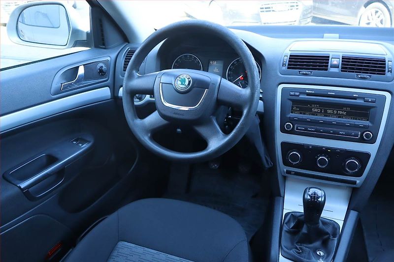Škoda Octavia (2009) 1.9 TDI, Serv.kniha, nová STK - fotka 7 z 19