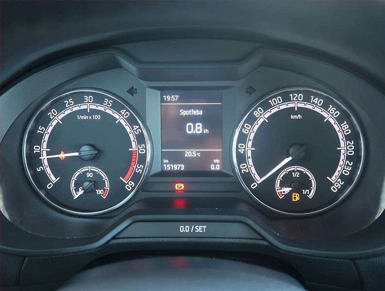 Škoda Octavia (2019) 1.6 TDI, Tempomat - fotka 11 z 19