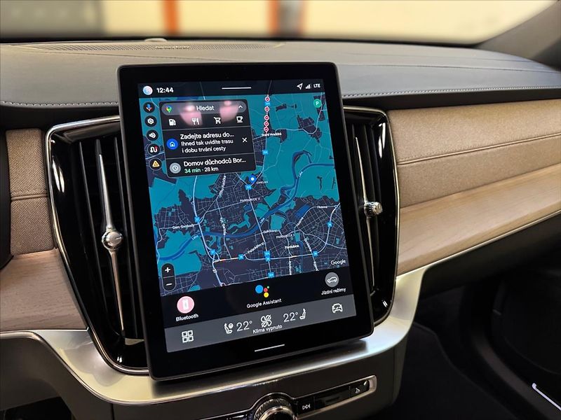 Volvo XC90 (2025) 2,0 B5 AWD Dark Plus 2132 - fotka 9 z 15