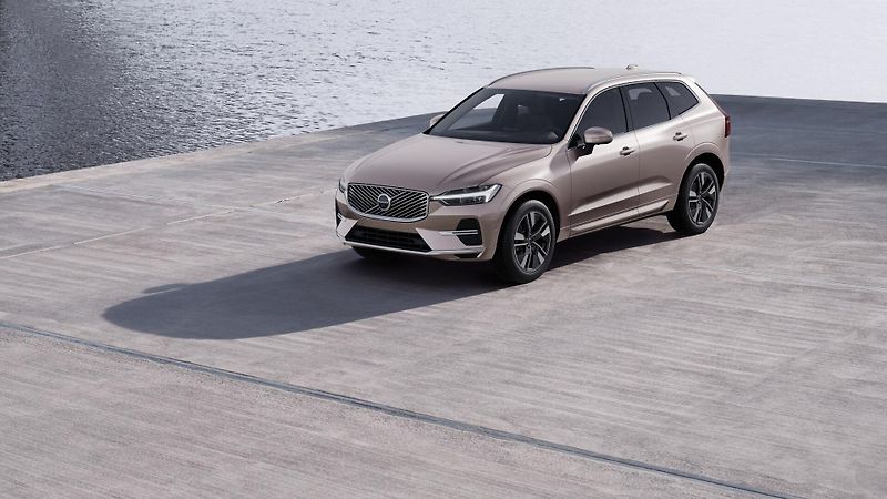 Volvo XC60 (2026) B5 AWD AUT BRIGHT PLUS  - fotka 2 z 11