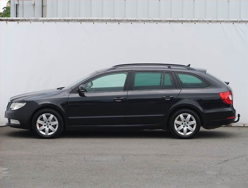Škoda Superb (2011) Comfort 2.0 TDI, Automat, Navi - fotka 3 z 19