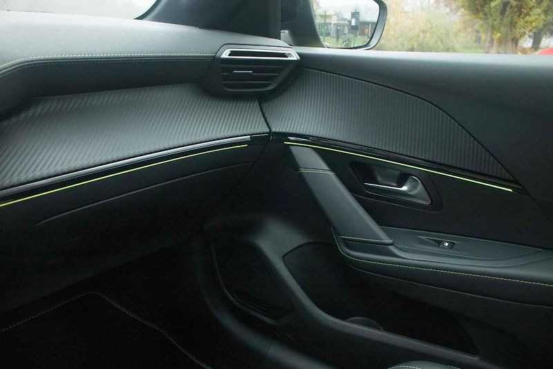 test Peugeot 208 hybrid