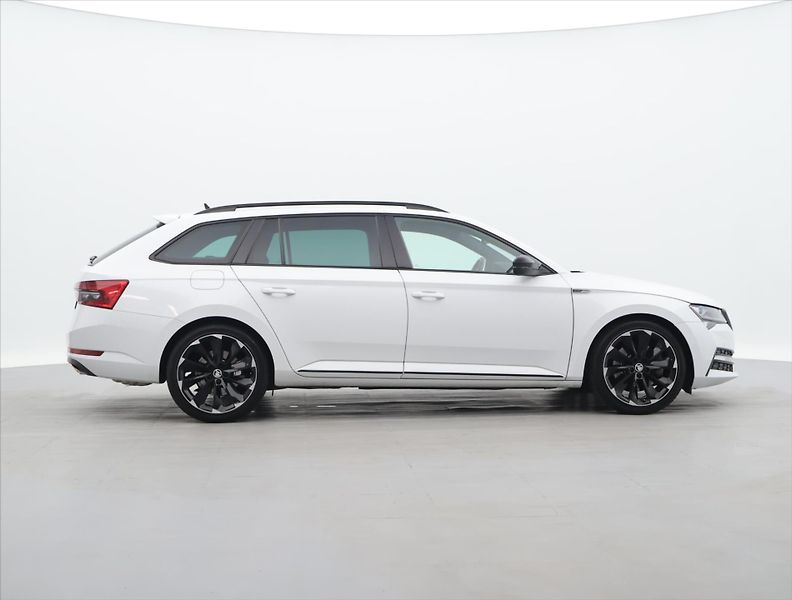 Škoda Superb 2.0 TSI 200kW DSG SportLine - fotka 8 z 42
