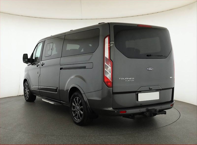 Ford Tourneo Custom (2018) Titanium 2.0 EcoBlue, ČR, DPH - fotka 4 z 16