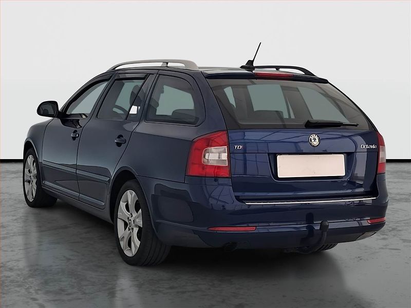 Škoda Octavia (2013) 2.0 TDI, Automat, Navi, Xenony - fotka 4 z 18