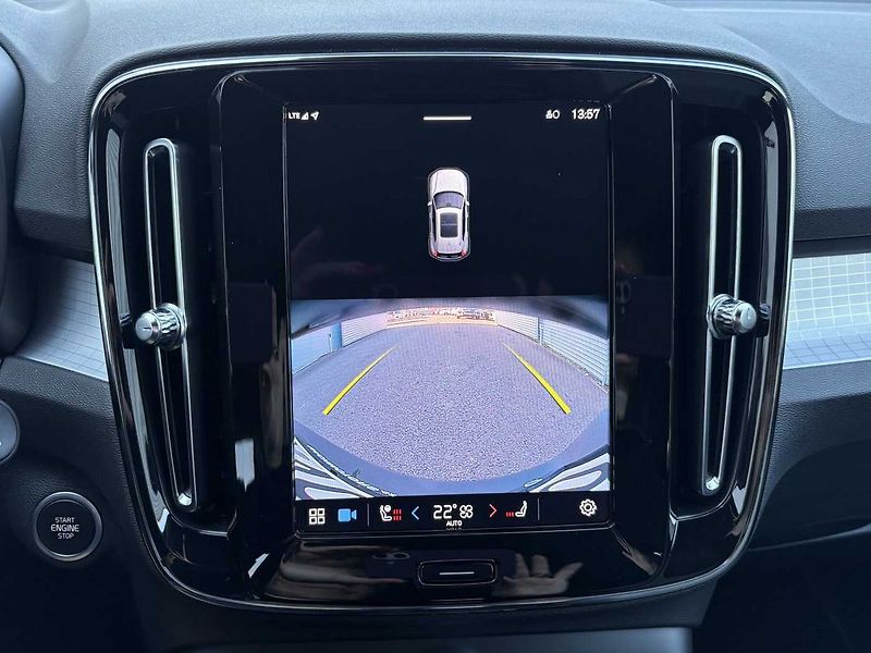 Volvo XC40 CORE B3, kamera, 19 - fotka 21 z 21