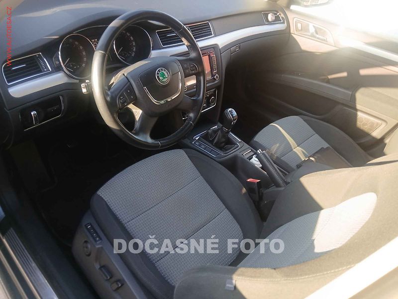 Škoda Superb (2010) 2.0TDI, Xenon, AC - fotka 3 z 3