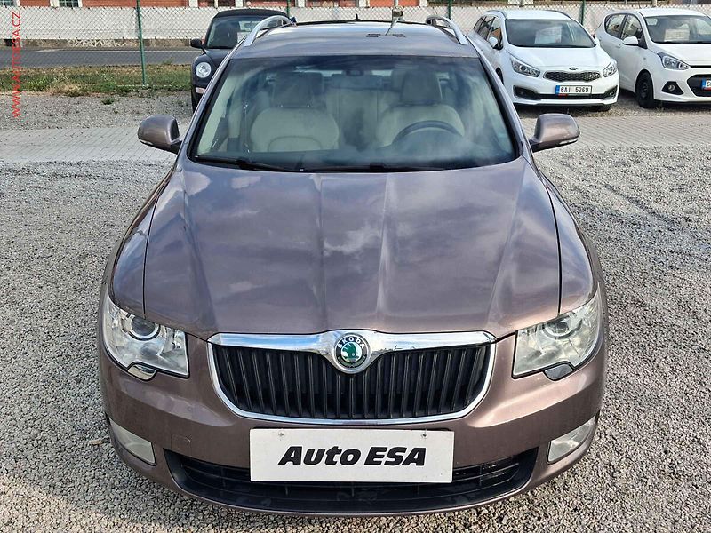 Škoda Superb (2012) 1.6TDi, Xenon - fotka 2 z 23