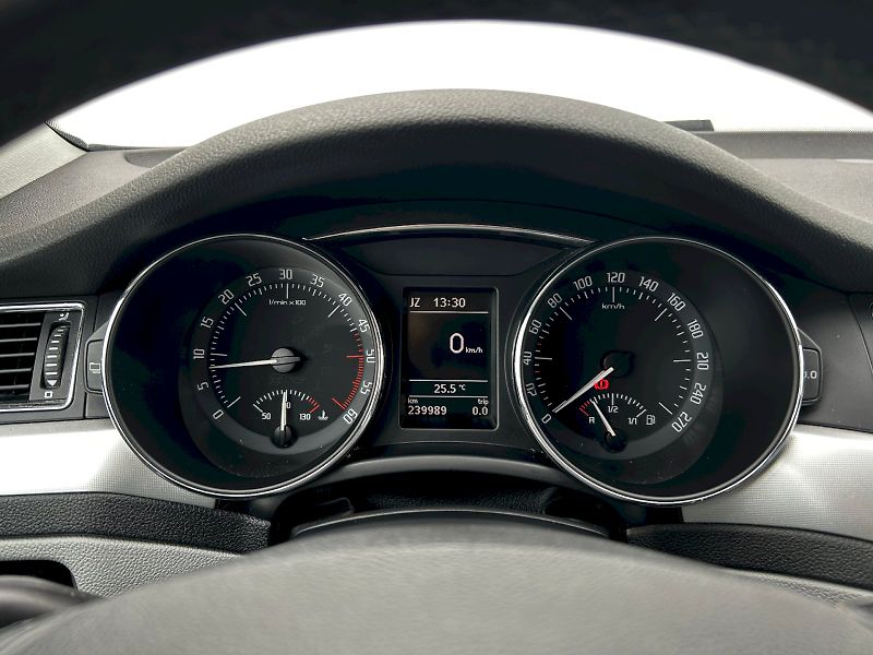 Škoda Superb (2019) Combi 2.0 TDI CR DPF 125kW MP6 - fotka 11 z 28