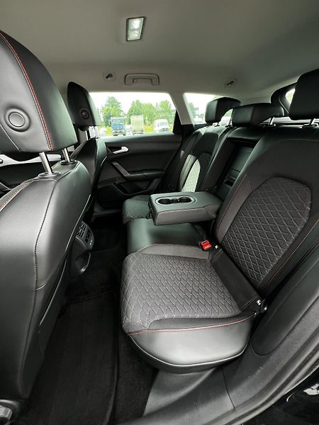 Seat Leon 2.0TDI 110kW DSG FR-Line DPH  - fotka 22 z 25