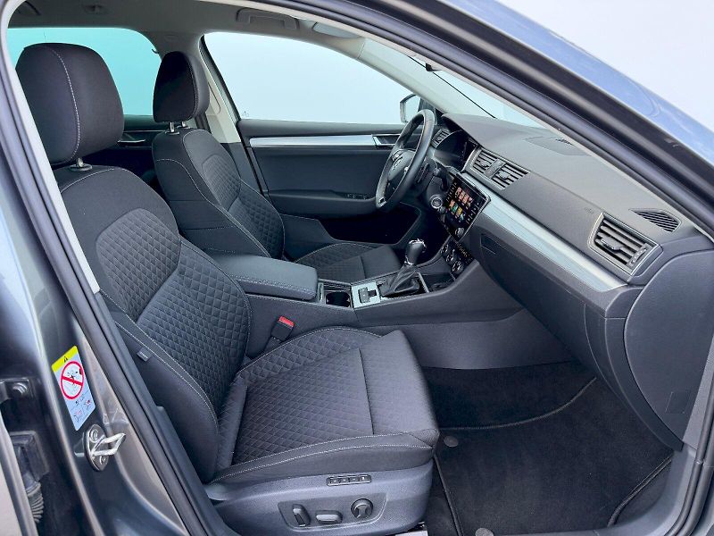 Škoda Superb (2023) 2.0 TDI 110kW DSG Business - fotka 29 z 35