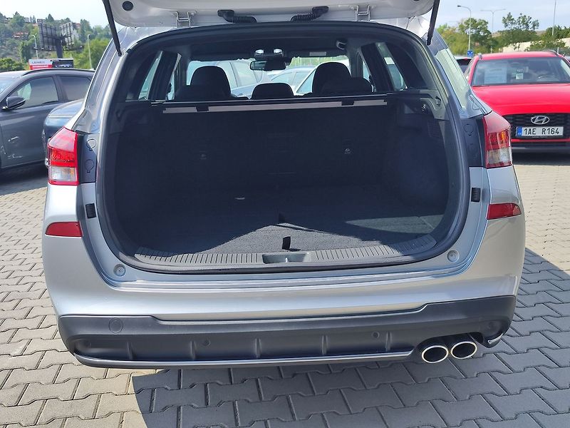 Hyundai i30 1.5 T-GDI/103kW N-Line DCT - fotka 9 z 32