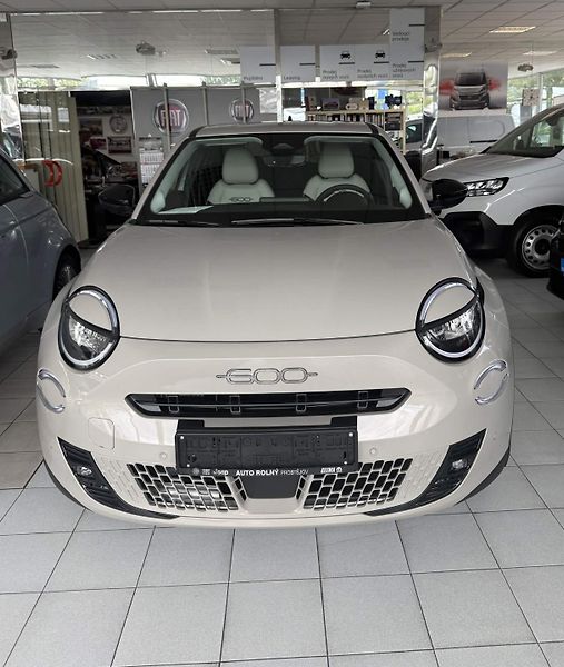 Fiat 600 (2026) La Prima 1.2 Turbo 100k MT6 - fotka 2 z 9