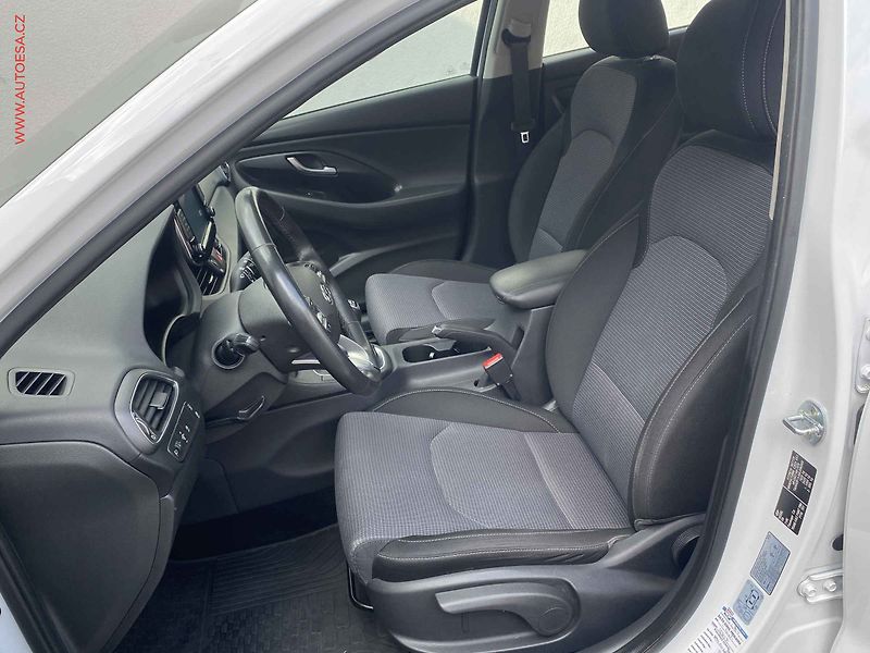 Hyundai i30 (2021) 1.6 CRDi, 1.maj,ČR, Comfort - fotka 9 z 17