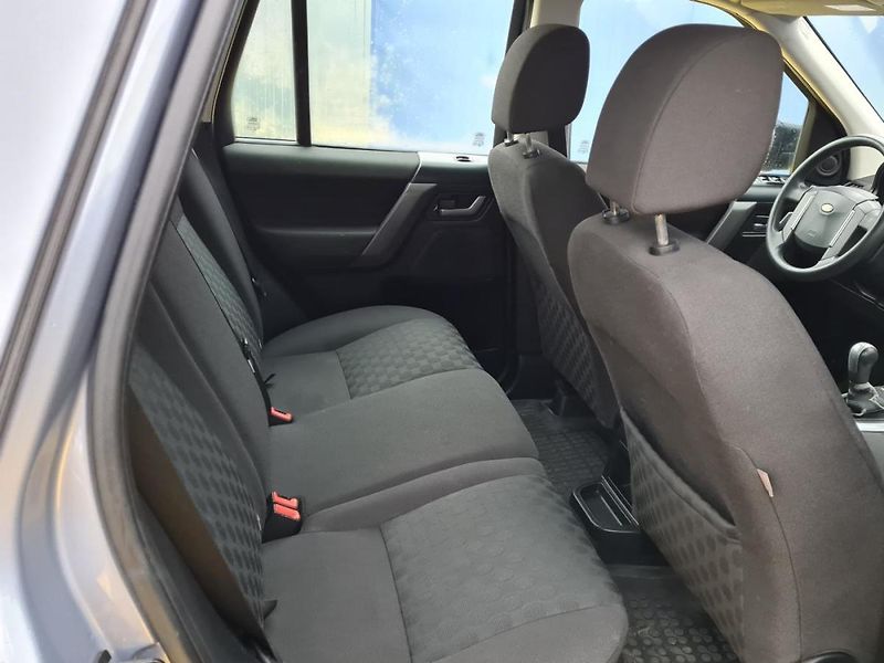 Land Rover Freelander 2,2 TD4 112WW 4WD - fotka 9 z 17