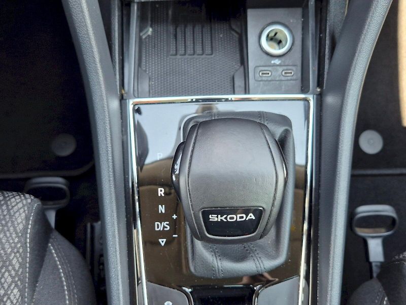 Škoda Karoq (2025) Top Selection 1.5TSi 110kW 7°a - fotka 17 z 28