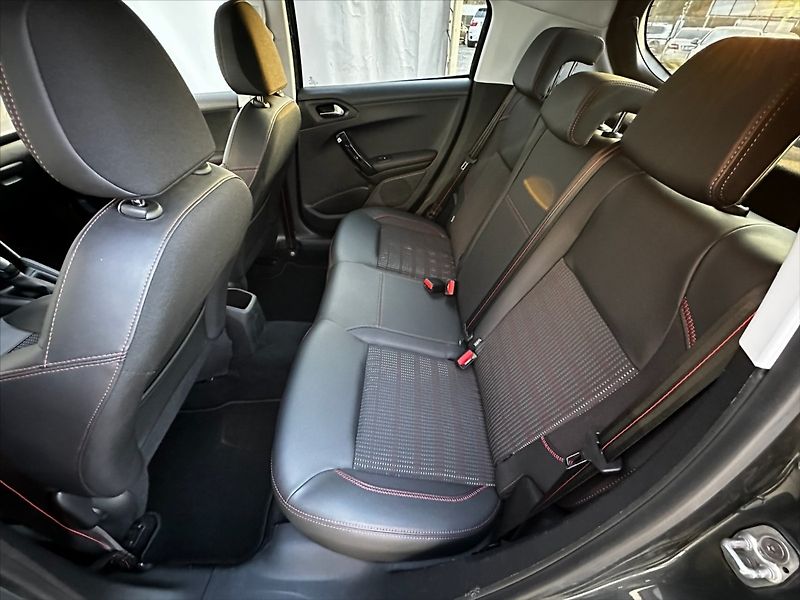 Peugeot 208 1,2 81kW GT Line, rozvody! - fotka 11 z 39