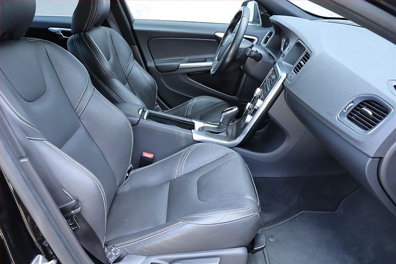 Volvo S60 (2016) D3, Automat, Serv.kniha, Kůže - fotka 9 z 25