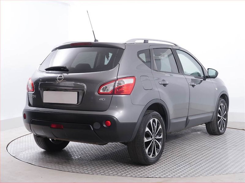 Nissan Qashqai (2013) 1.6 dCi, 4X4, Serv.kniha - fotka 5 z 18