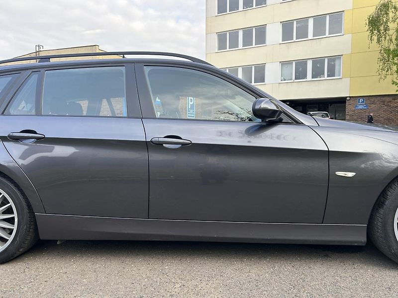 BMW Řada 3 320i  - fotka 15 z 51