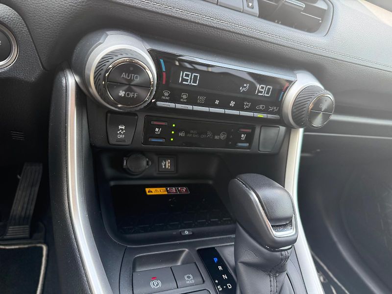 Toyota RAV4 2.5 HSD e-CVT AWD Executive + - fotka 20 z 30