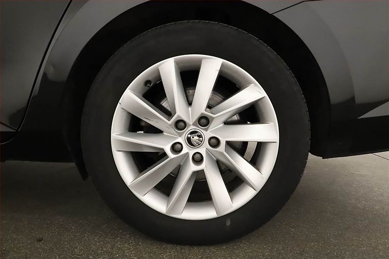 Škoda Superb (2019) 2.0 TDI, Automat, Serv.kniha - fotka 16 z 16