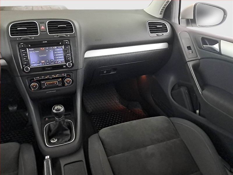 Volkswagen Golf (2011) Highline 1.2 TSI, Serv.kniha - fotka 8 z 17