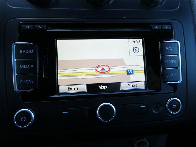 Volkswagen Touran 1,6 TDi 77kW 7.MÍST,navigace - fotka 31 z 43