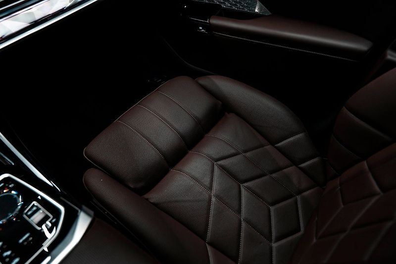 BMW Řada 7 d - fotka 15 z 26